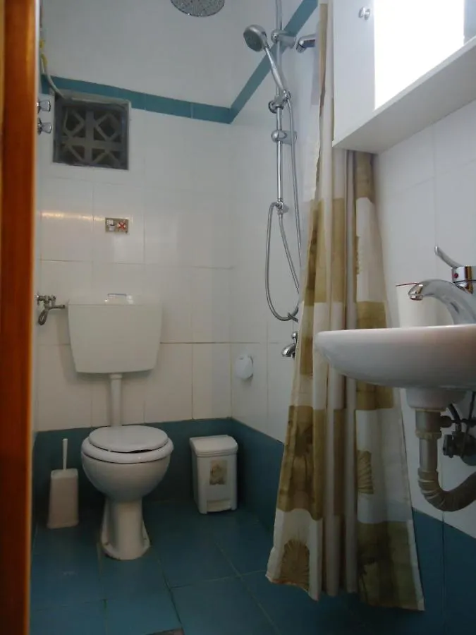 Studios Lainis Toroni