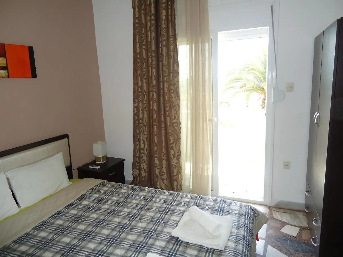 Studios Lainis Toroni