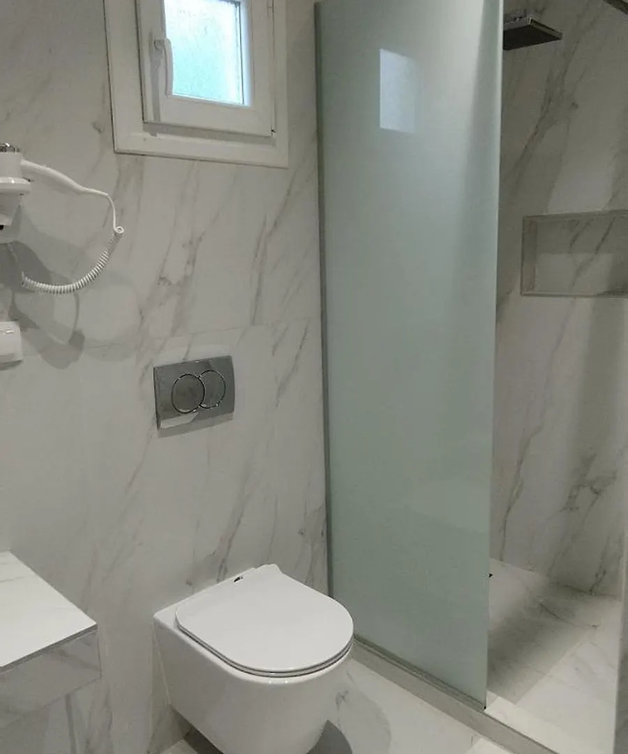 Studios Lainis Toroni Grecia