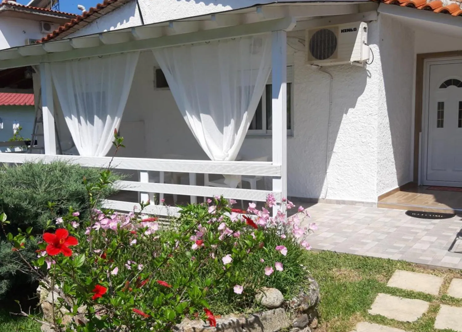 Studios Lainis Toroni Grecia
