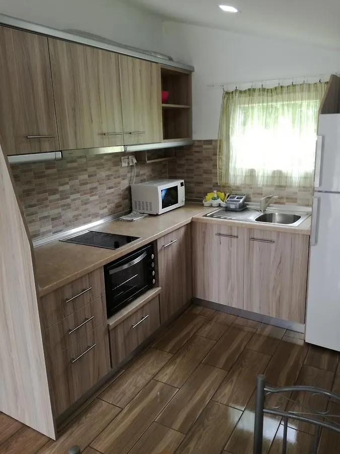 Studios Lainis Toroni 0*,  Grecia