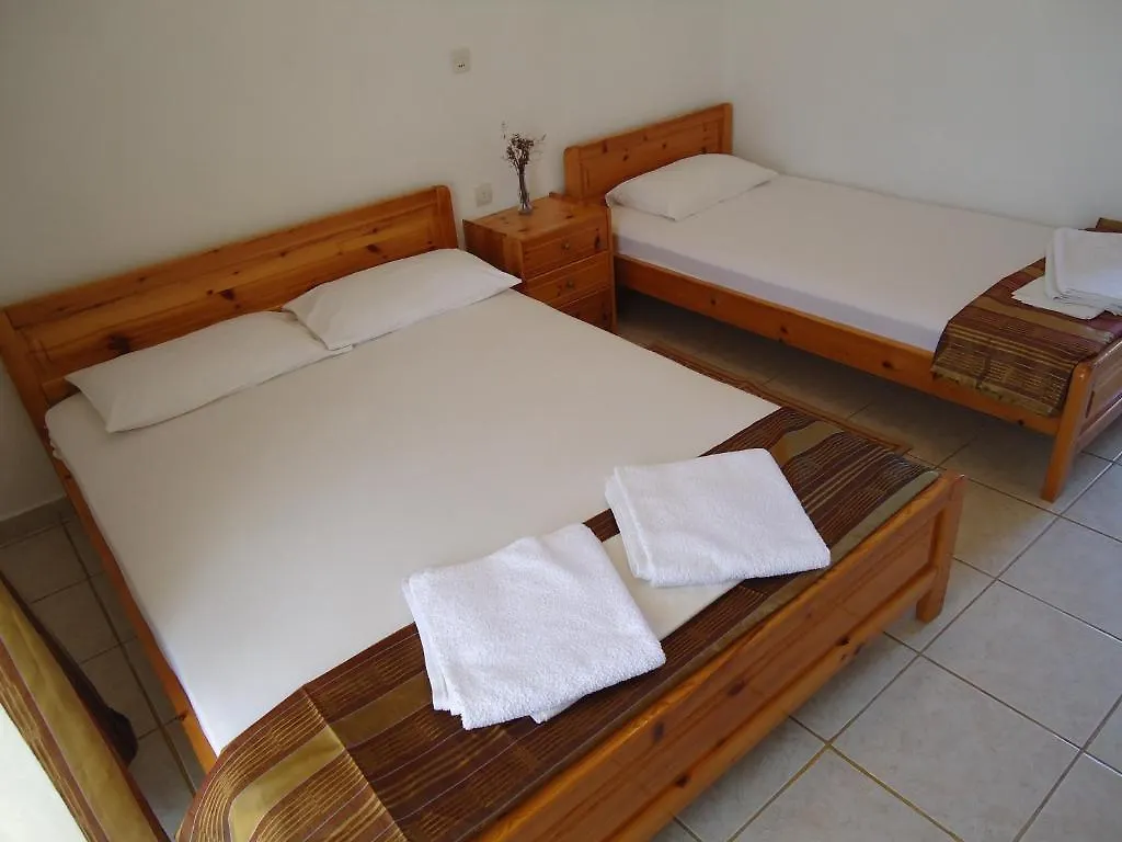 Studios Lainis Toroni 0*,